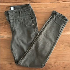 Perfect condition. Olive colored high rise jeans